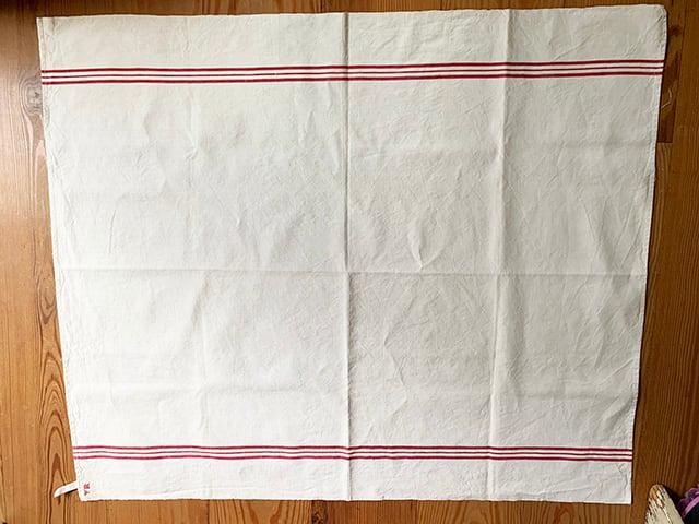 シンプルさが素敵で少し大きめの赤ラインYM刺繍入りリネンクロス *フレンチアンティーク