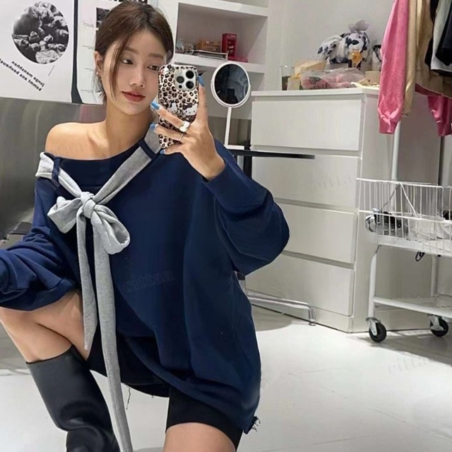 Y-4396　2025秋新作♡リボンオフショルダースウェット チュニック　ネイビー　0324.1224