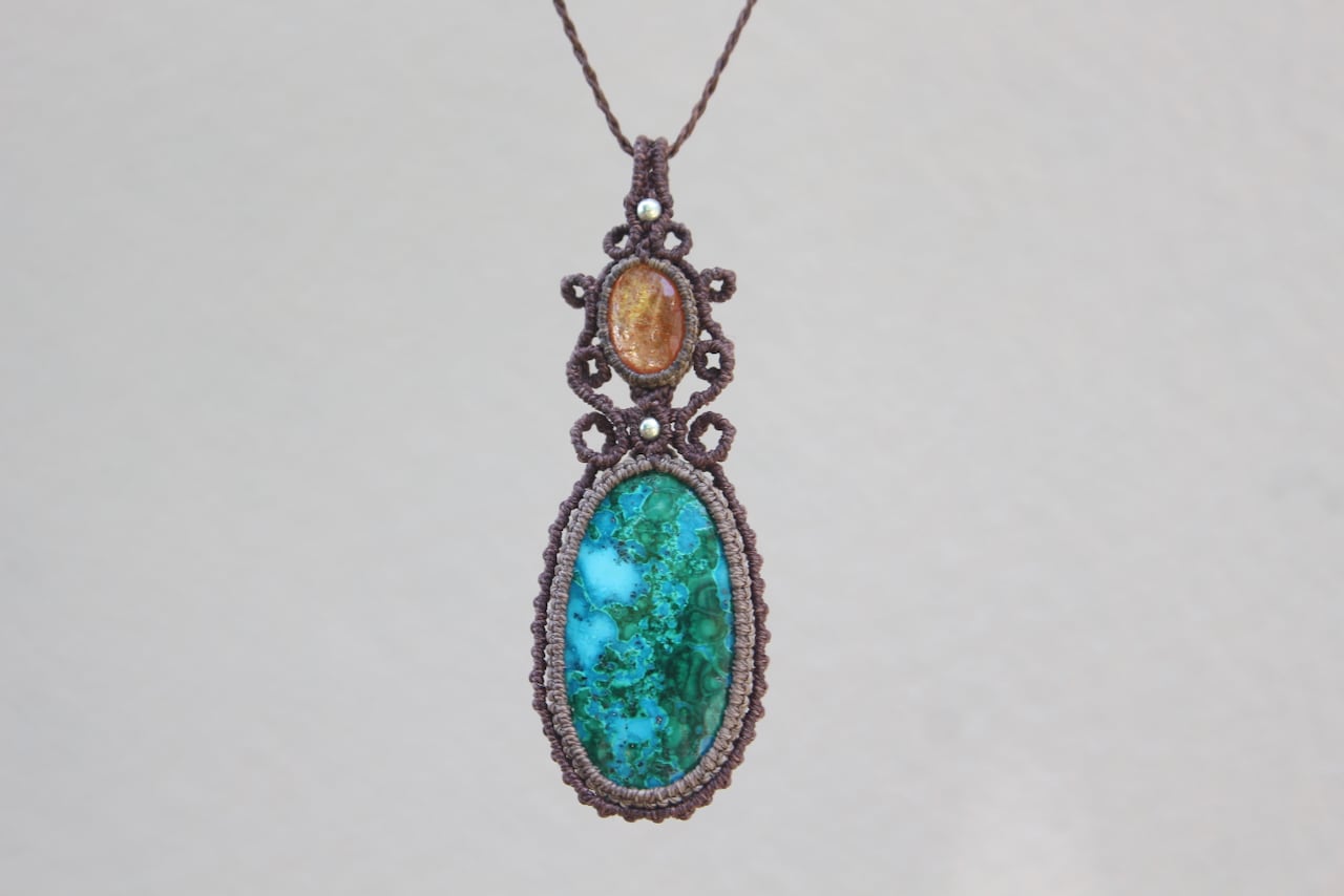 Chrysocolla malachite & Sunstone micromacrame pendant