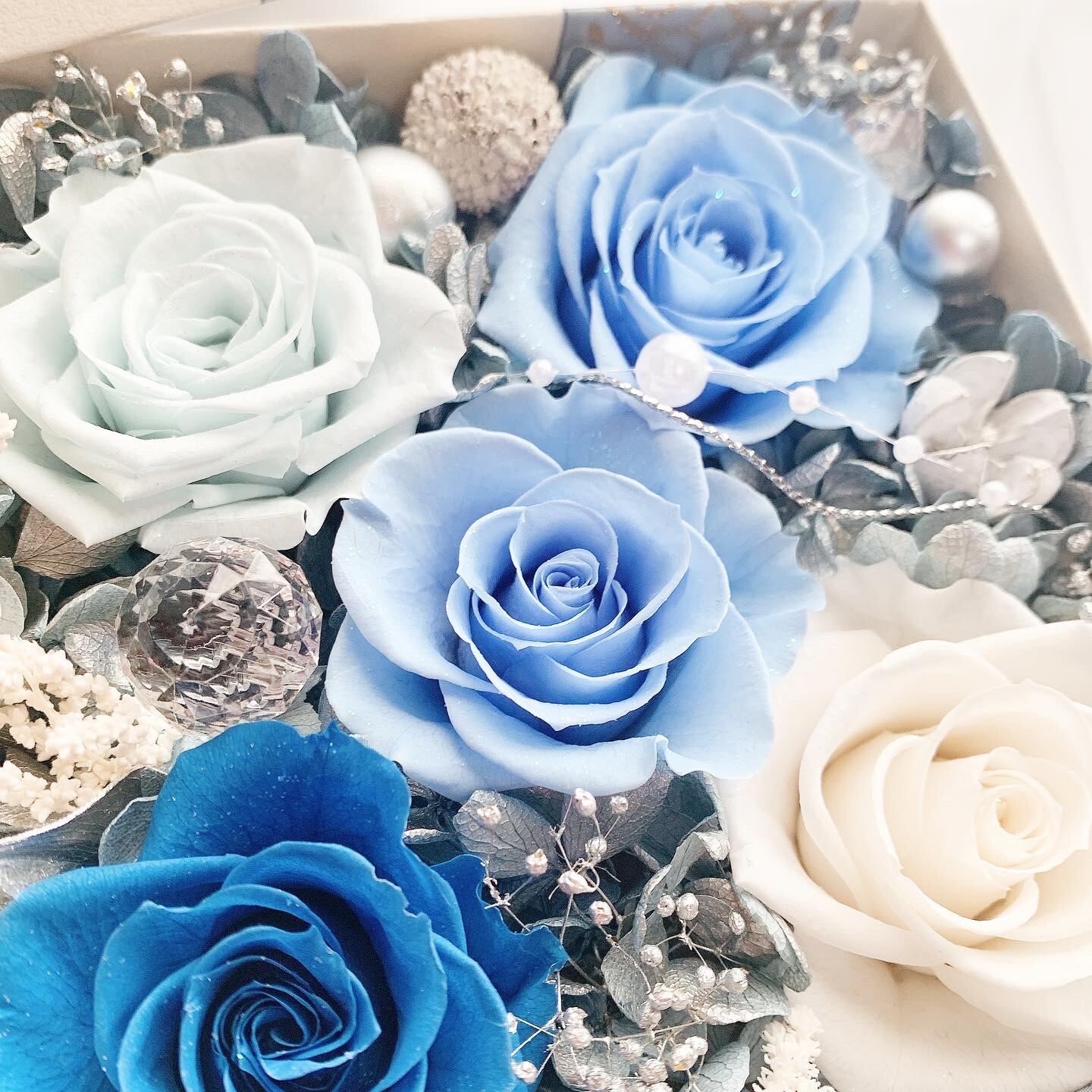 青い薔薇様専用です シーグラスアート 積雪の静かな森 カラーの花2点おまとめ ☆彡満天の星⭐︎シーグラスアート森木樹月星々緑夜癒される