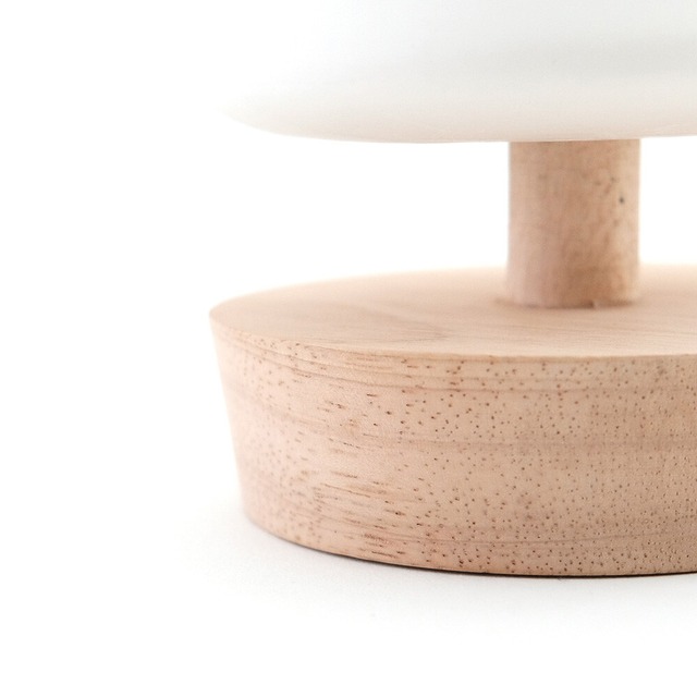 温かな光を灯す 半磁器のLED フロストツリー【L】