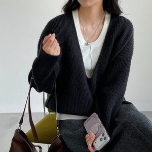 deep v-neck knit　J00353