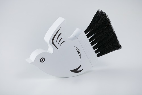 千鳥ブラシ　白×茶×黒馬毛　／　Chidori brush　White handle (silk screen) & Black hair