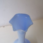 ほんのりブルーのひらひら花瓶