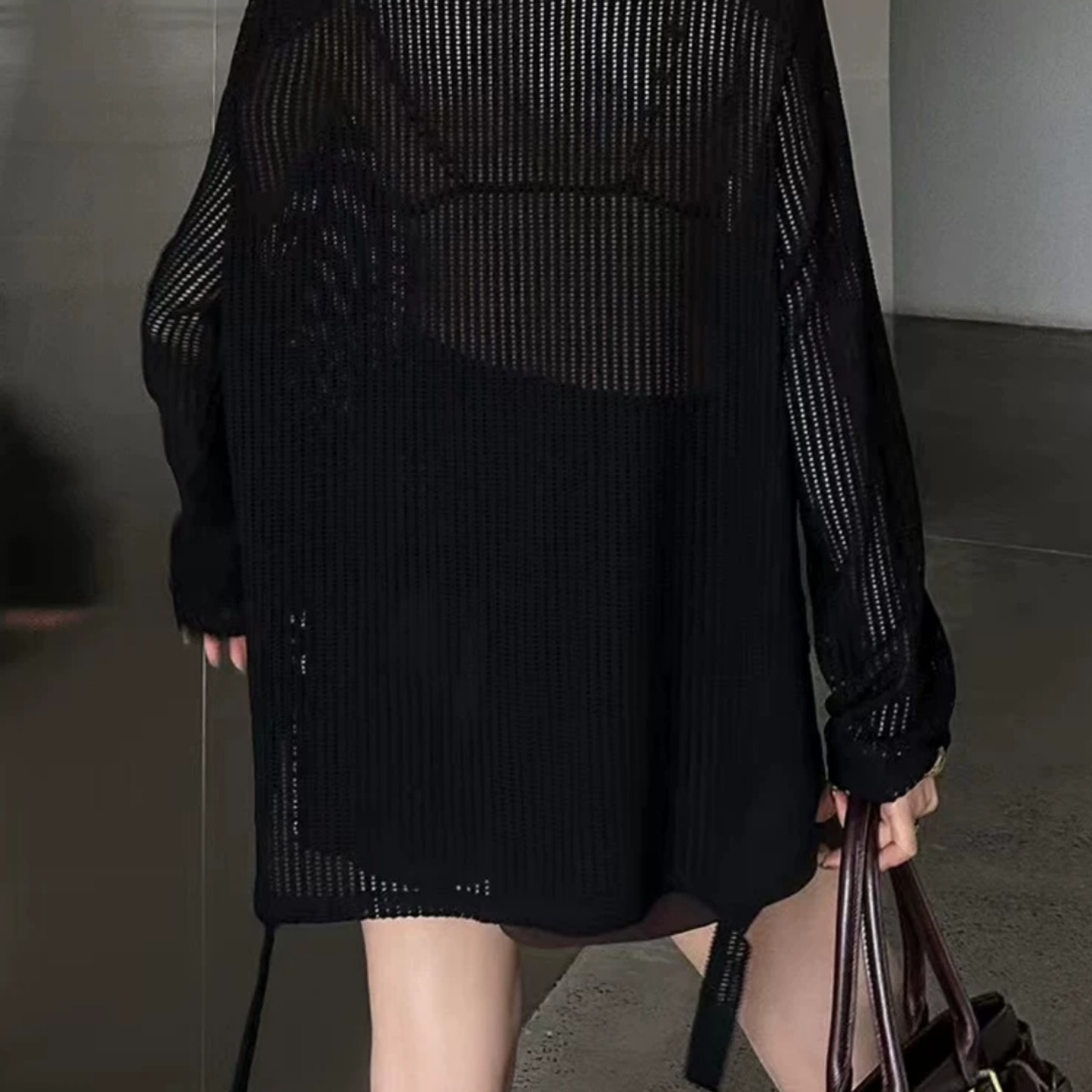 Padded-shoulder top with lace slits (ME505)