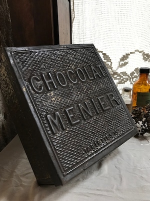 ショコラムニエのTIN缶 CHOCOLAT MENIER