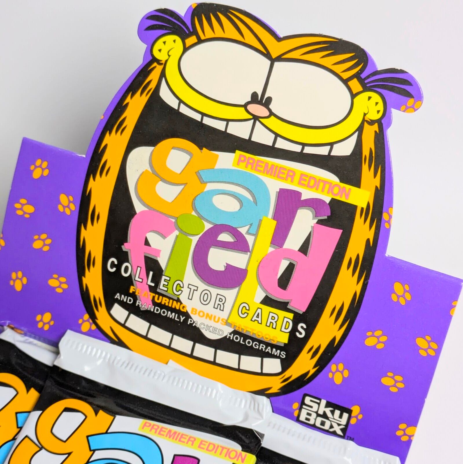 ☆送料無料!☆ VINTAGE 1992【 Garfield( ガーフィールド ) 】 PREMIER EDITION トレーディングカード 単品 (1個=8 STICKER+1 TATTOOシール入)〚アメリカン雑貨 アメトイ〛