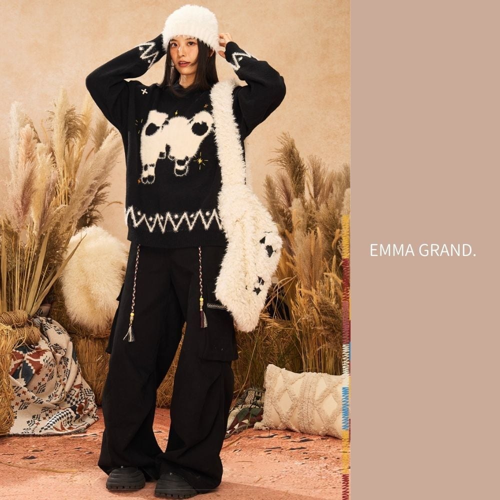 月光に並ぶ白い羊のアートニットトップス E00618 | EMMA GRAND