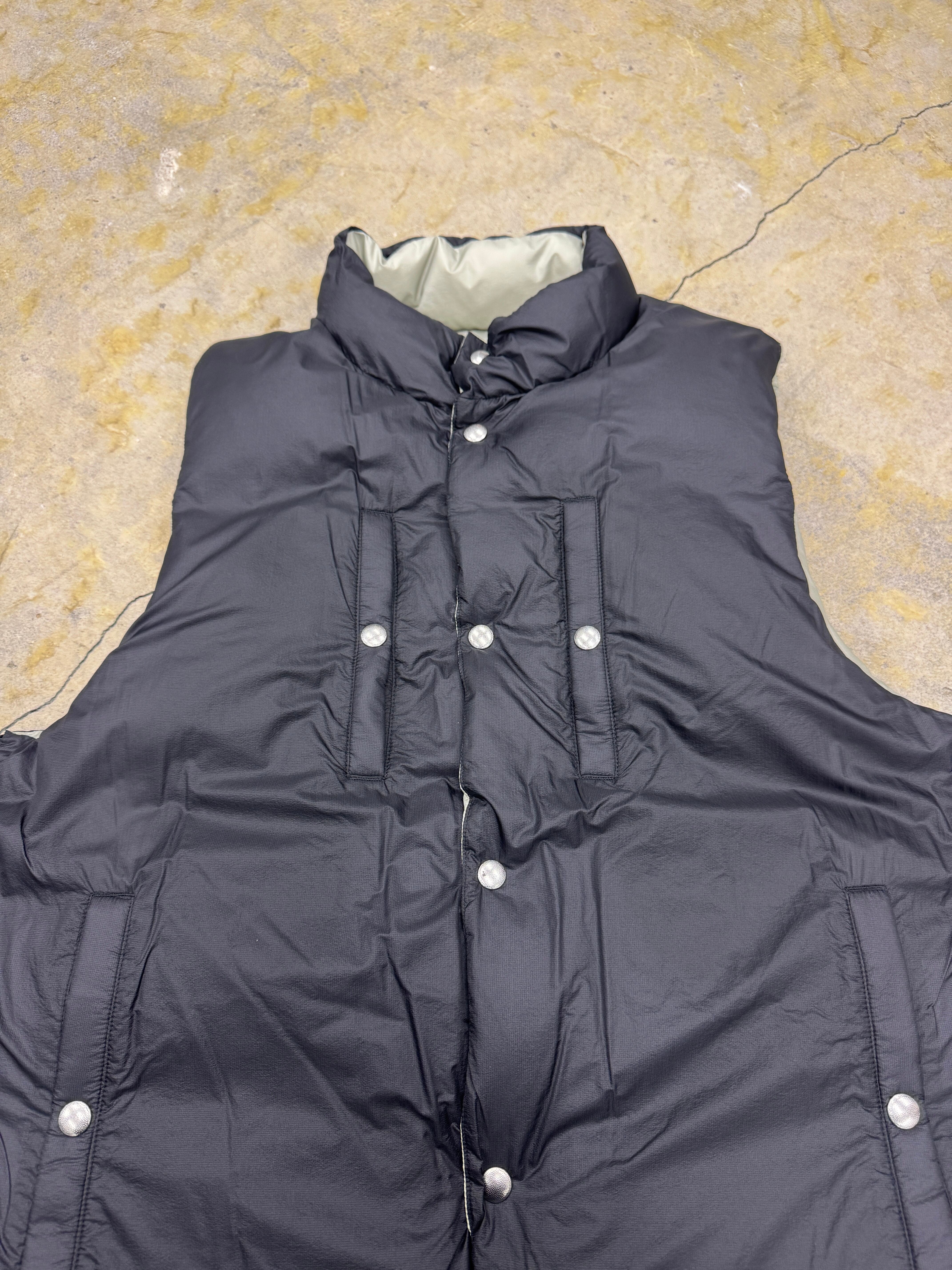 SUGARHILL | PUFFER REVERSIVLE VEST | SAGE×BLACK | HOWDAY