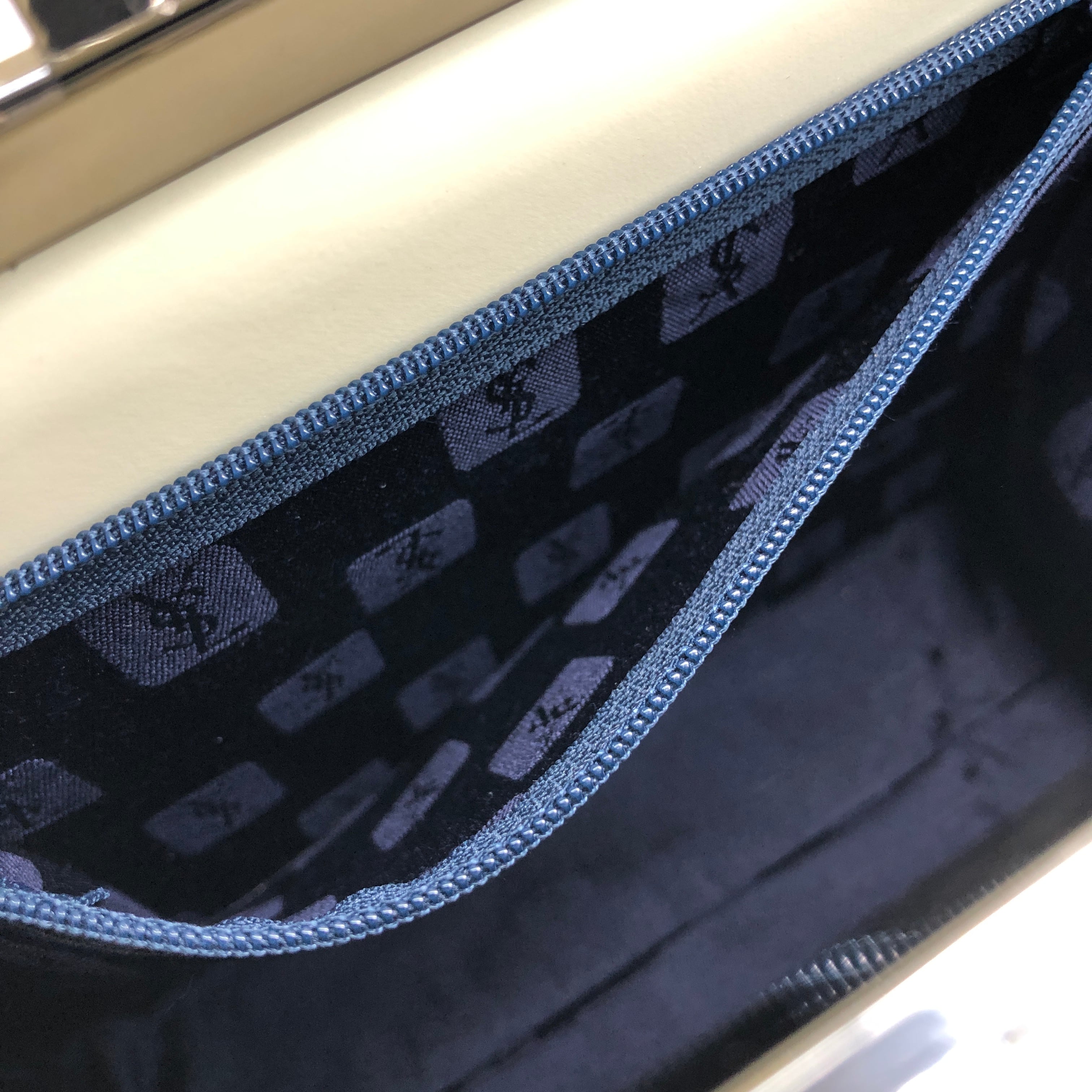 Yves Saint Laurent イヴ・サンローラン ショルダーバッグ アイボリー
