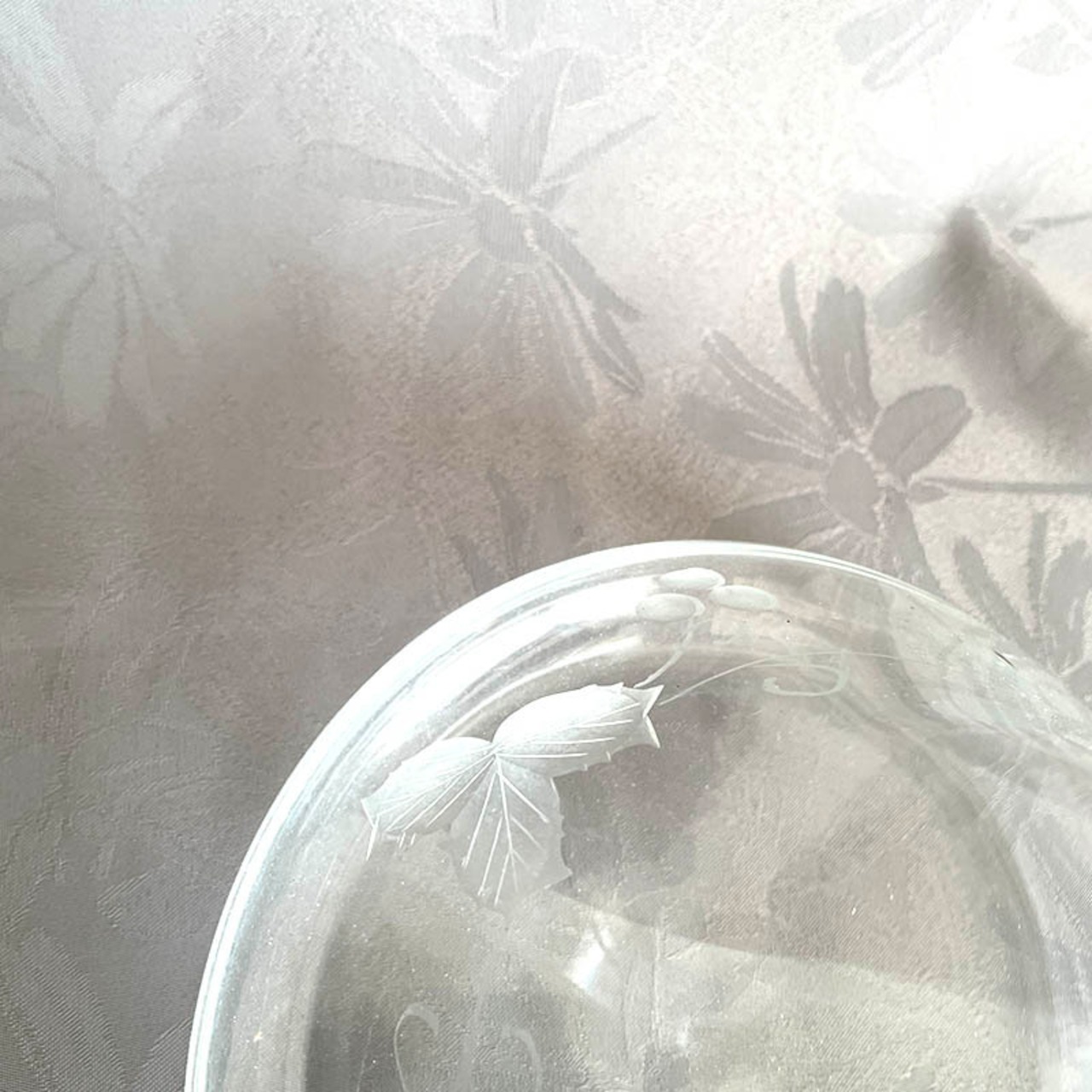 リカーデキャンタ 大きなガラス瓶 ワインディスペンサー　ぶどうの彫り模様