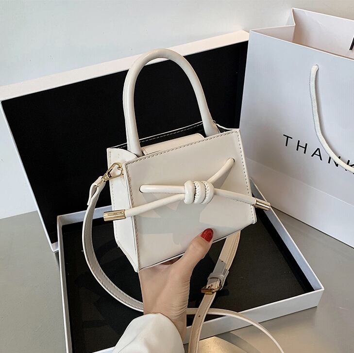 レディースバッグ2020ニューメッセンジャーバッグサマーネットレッドポータブルシンプルショルダーバッグファッションワイルドテクスチャースクエアバッグ Tiancai_Wing_Bag7283427