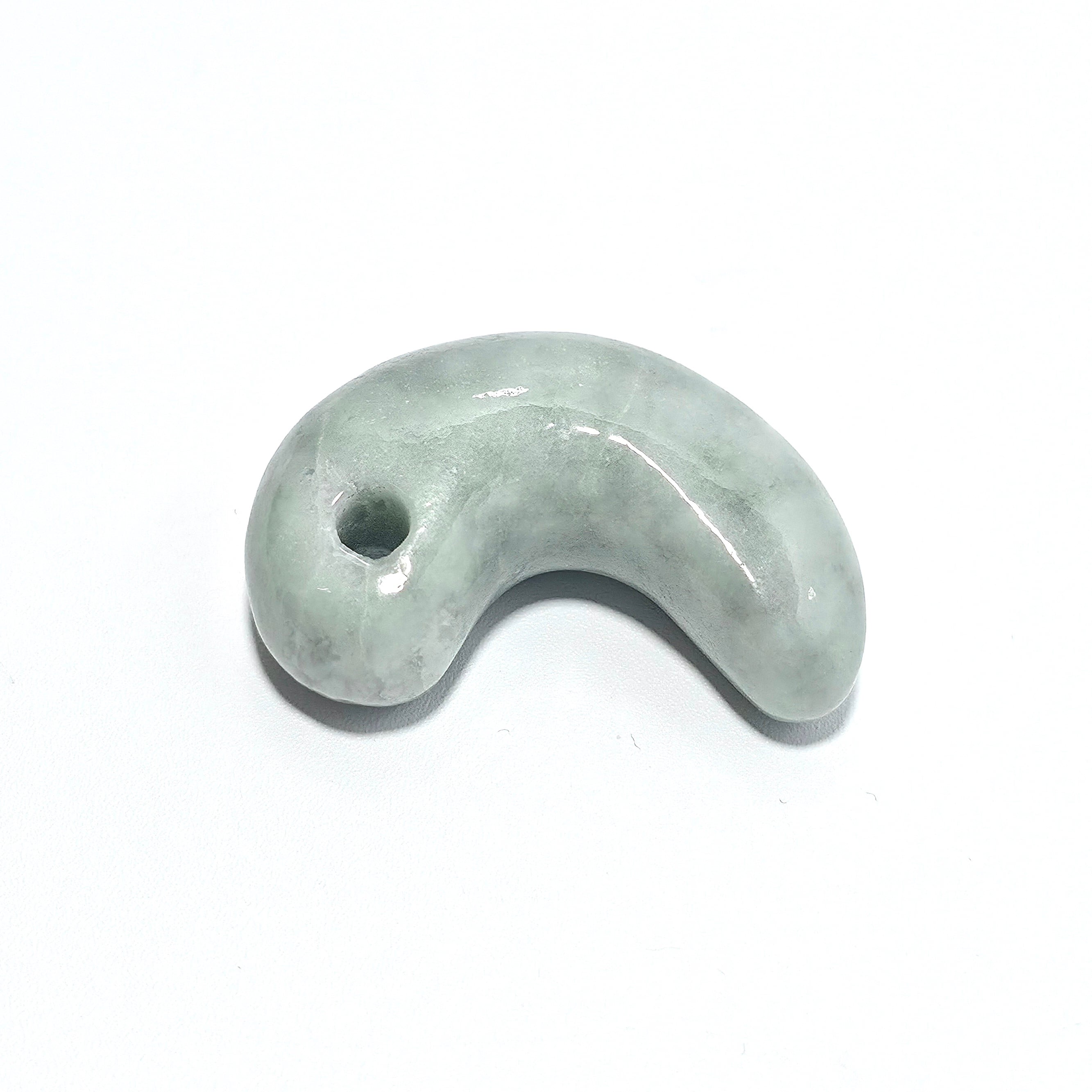 糸魚川翡翠:八尺瓊勾玉:中 BMTY0017 | 糸魚川翡翠工芸家 赤羽可行BASE
