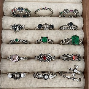 レディース メンズ 指輪 リング ファッションアクセサリー アクセサリー かわいい 大人可愛い きれいめ シンプル カジュアル 上品 お洒落 レトロ アジアン エスニック ラフ 主役級 存在感 個性的 柄 無地 通勤 通学 デート お出かけ 運動 イベント お買い物 女子会 休日 カフェ 合コン お花見 普段使い 韓国 コーデ 高見え 格上げ インスタ映え ユニセックス 男女兼用 10代 20代 30代 40代 プチプラ 調整可能 春 夏 秋 冬 オールシーズン 小さめ シルバー 銀色 ゴールド 金色