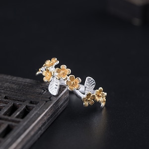 梨の花をモチーフにしたシルバーリング - 優美なデザインが魅力的な指輪 R260