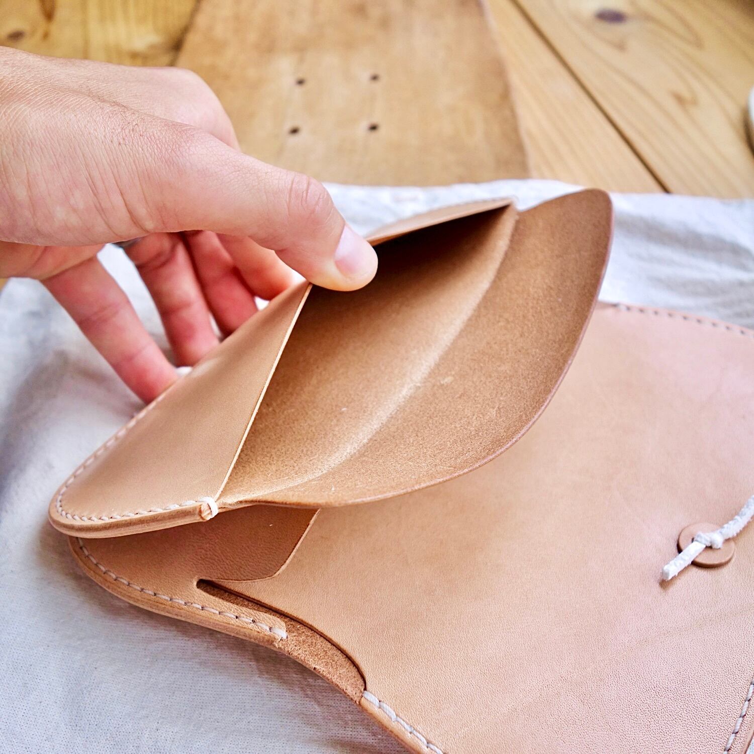 コンチョ巻きロングウォレット BWL-C ヌメ革長財布 本革トラッカー