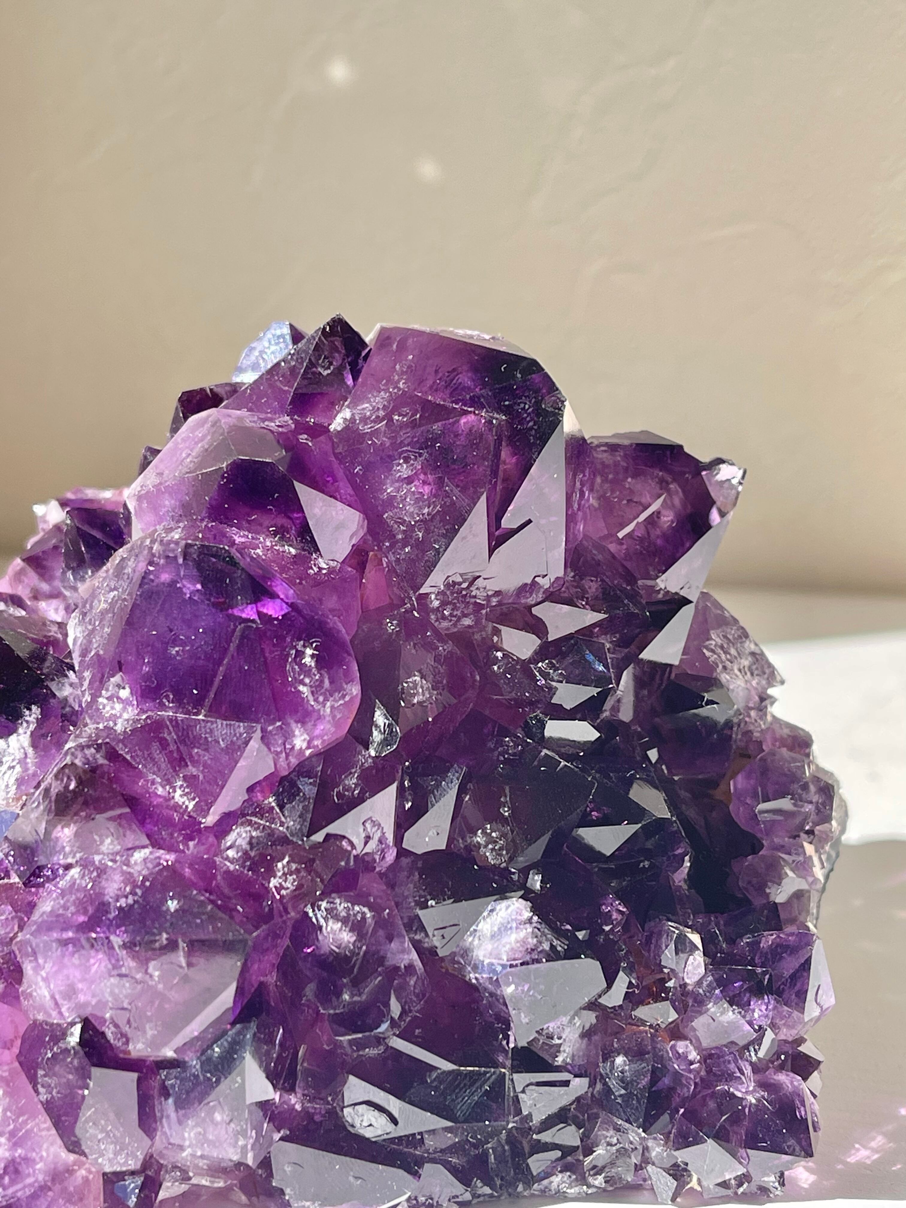 ブラジル産　最高グレード　高波動アメシスト/ Top grade high energy amethyst cluster