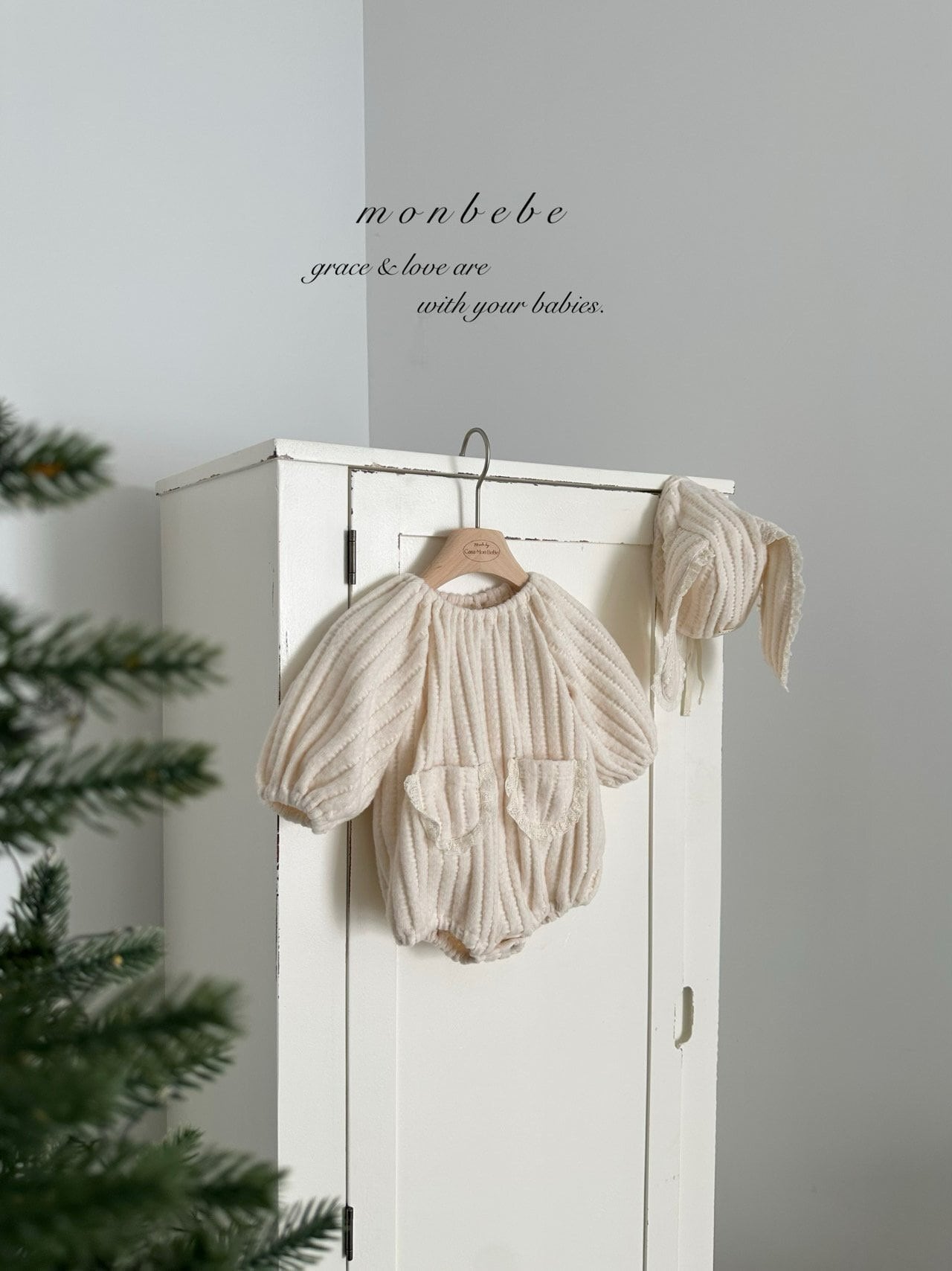 【即納】ニットボンボンロンパース / monbebe