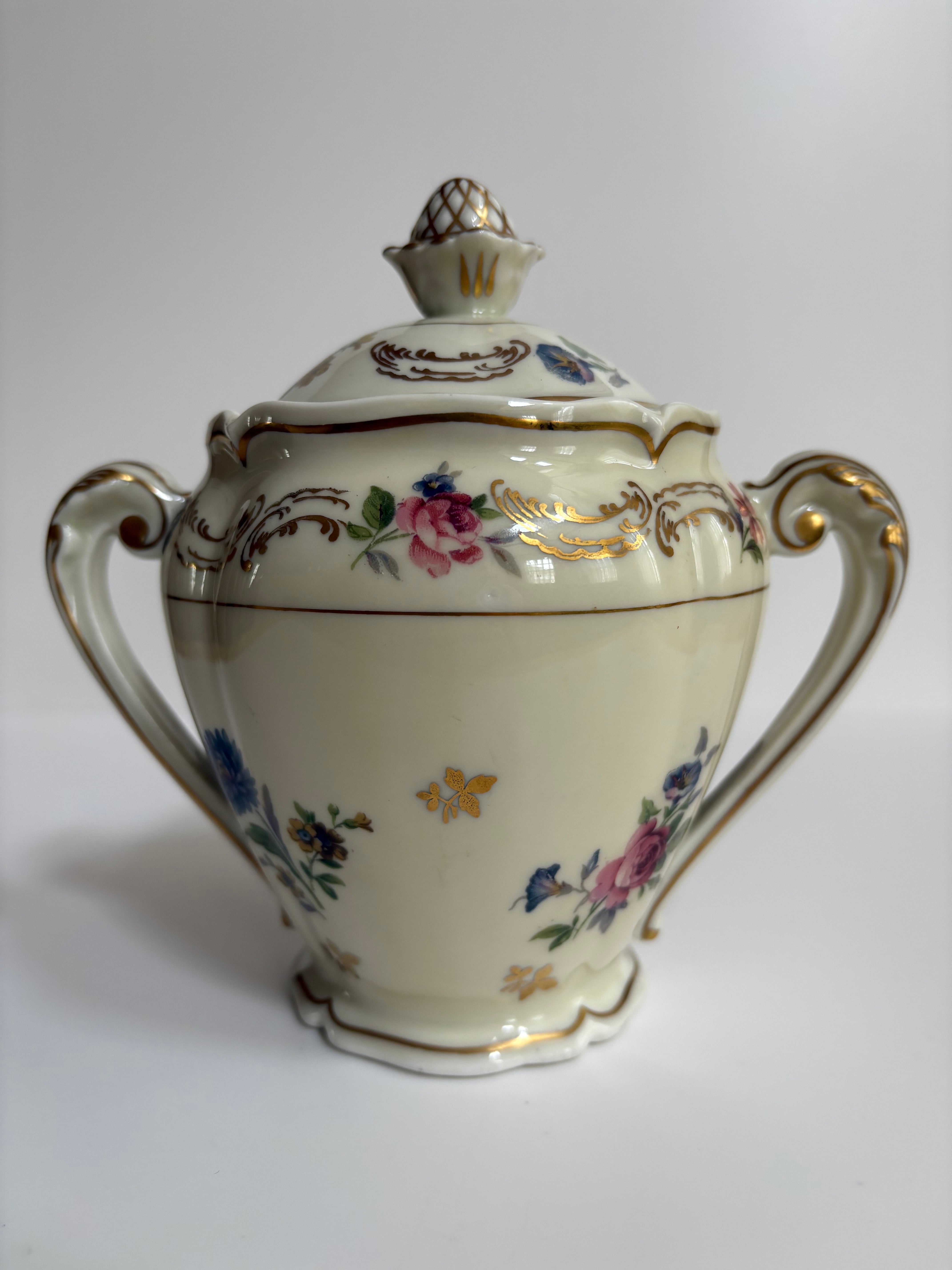 Limoges リモージュ ピンクリム 花　金彩 美品　UNIQU印　1929〜 ロワイヤルリモージュ シュクリエ（優雅な金彩装飾／ROYALE LIMOGES