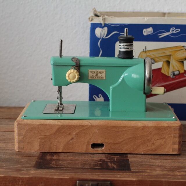 ドイツ製 CASIGE エメラルドグリーンの子供用 ヴィンテージ トイミシン