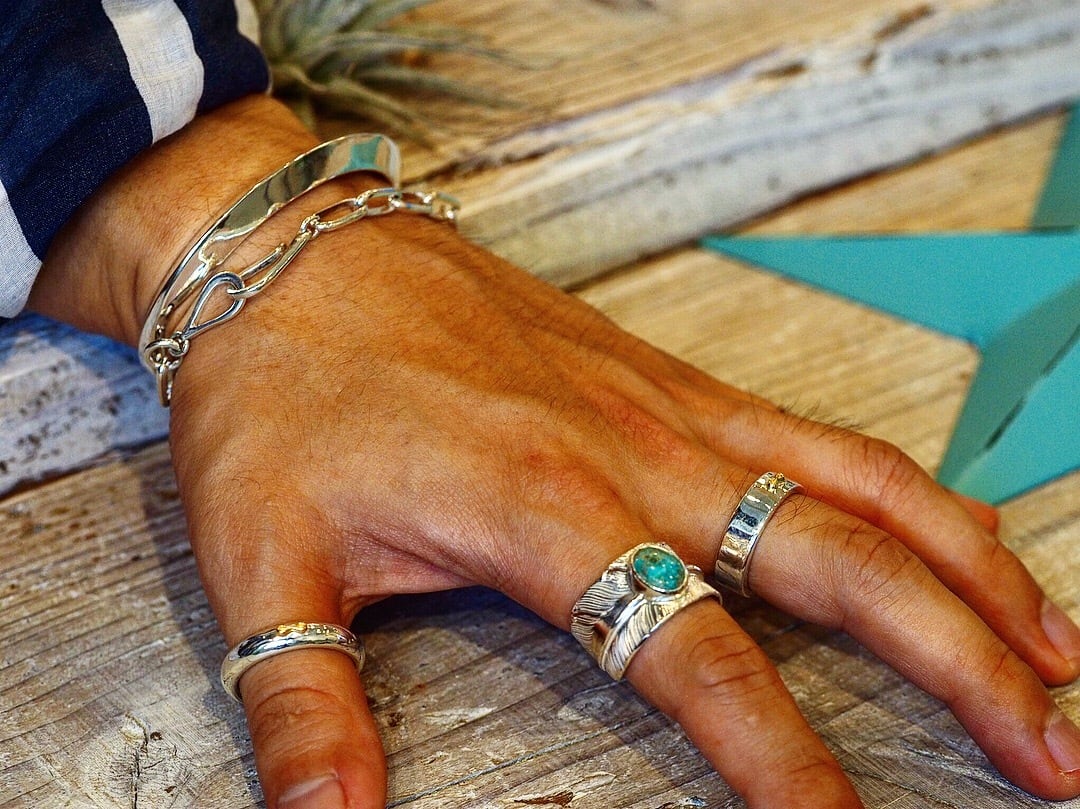 R-017 ターコイズ付きスタンプフェザーリング Large | WAKAN R-017 ターコイズ付きスタンプフェザーリング Large | WAKAN