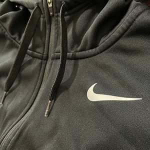 【NIKE】スウッシュ ジップアップ パーカーワンポイントロゴ プリント ポリエステル スウェット L  フルジップ ナイキ US古着