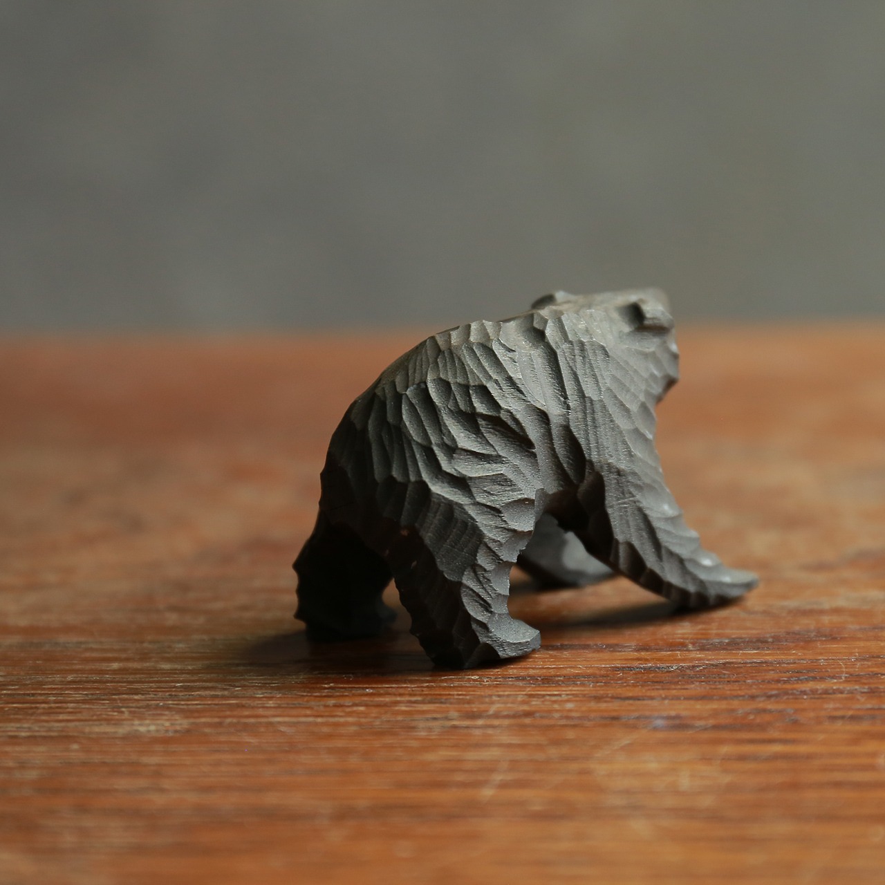 小さくても力強い、木彫りのクマシリーズ 2