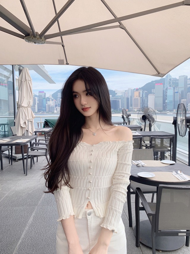 パールボタンオフショルニットトップス