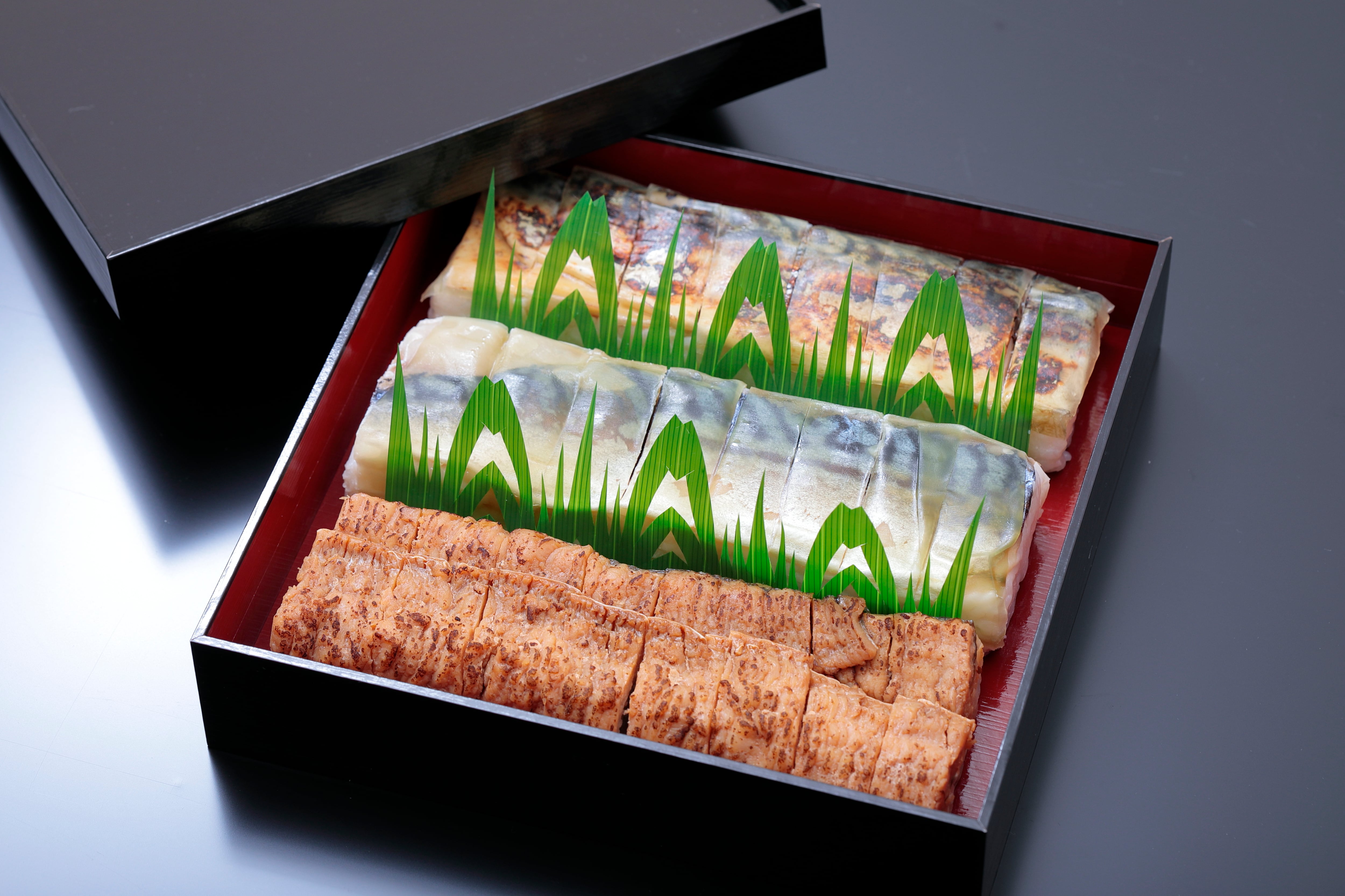 鯖バッテラ・炙り鯖バッテラ・鱧の押し寿司の豪華3本セット　sushigen