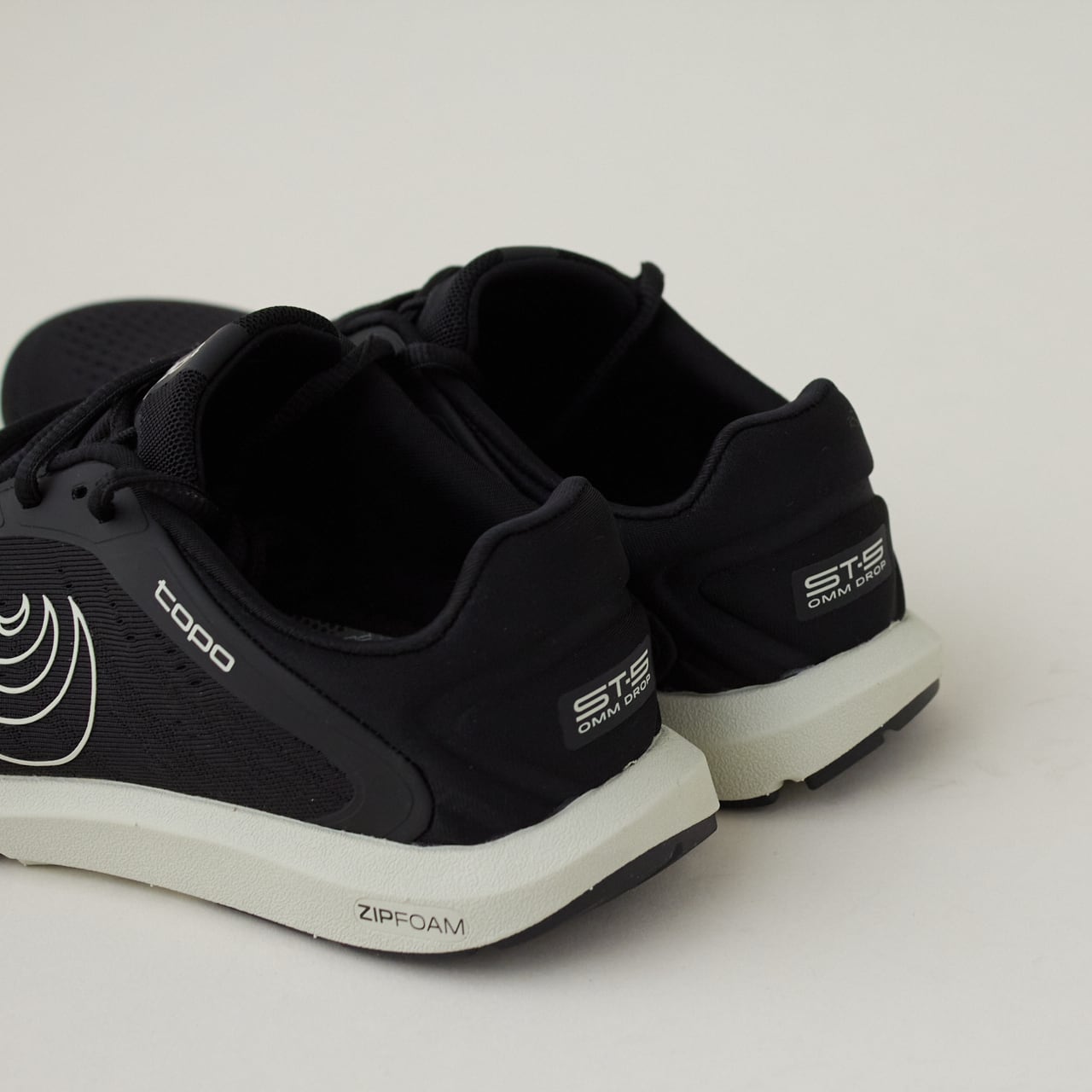 Topo Athletic（トポ アスレチック）ST-5 -Black/Grey WOMEN'S