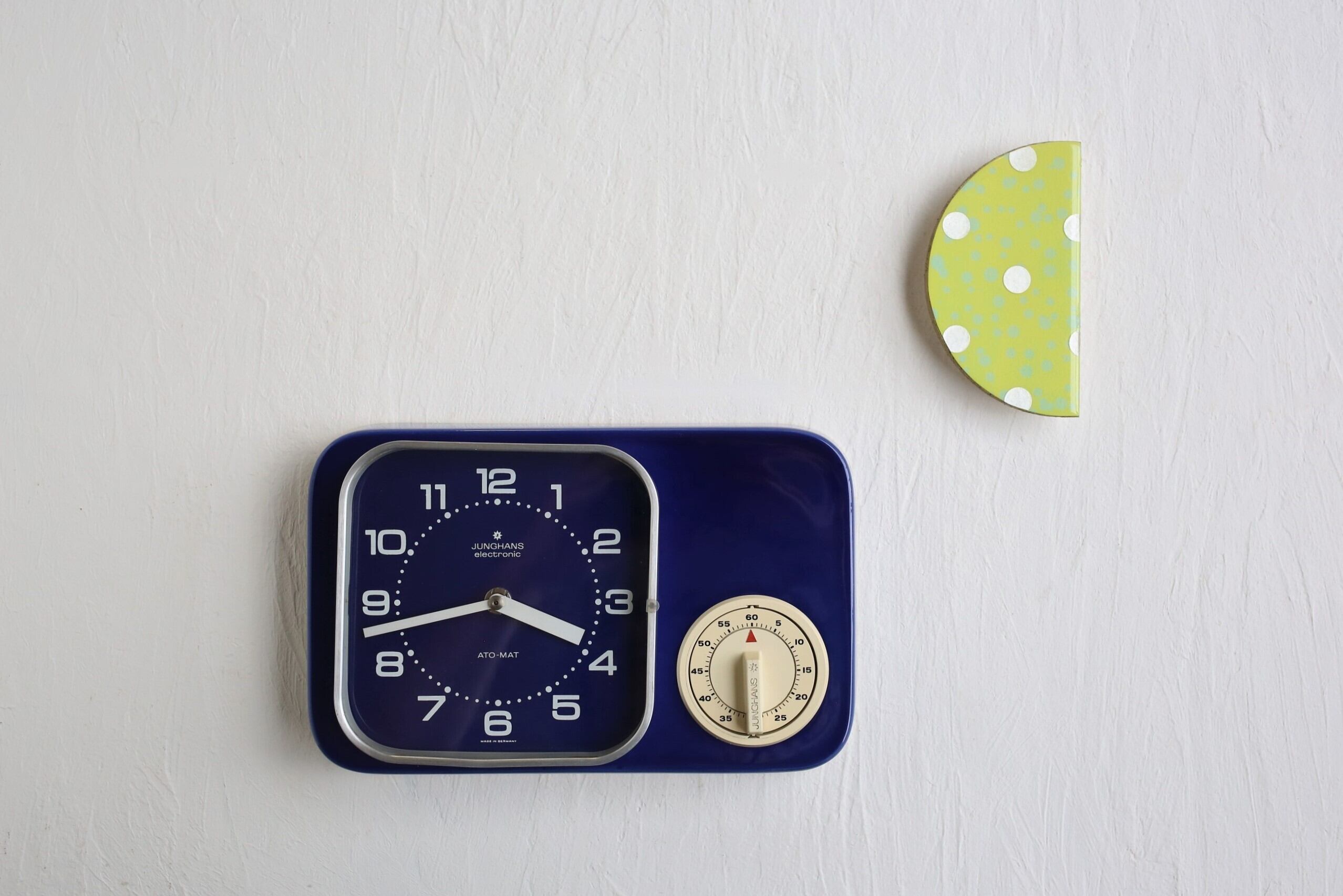 ドイツ　JUNHANS ユンハンス　陶器の掛け時計　ジャンク品　アンティーク ドイツ JUNHANS ユンハンス 陶器の掛け時計 ジャンク品 アンティーク