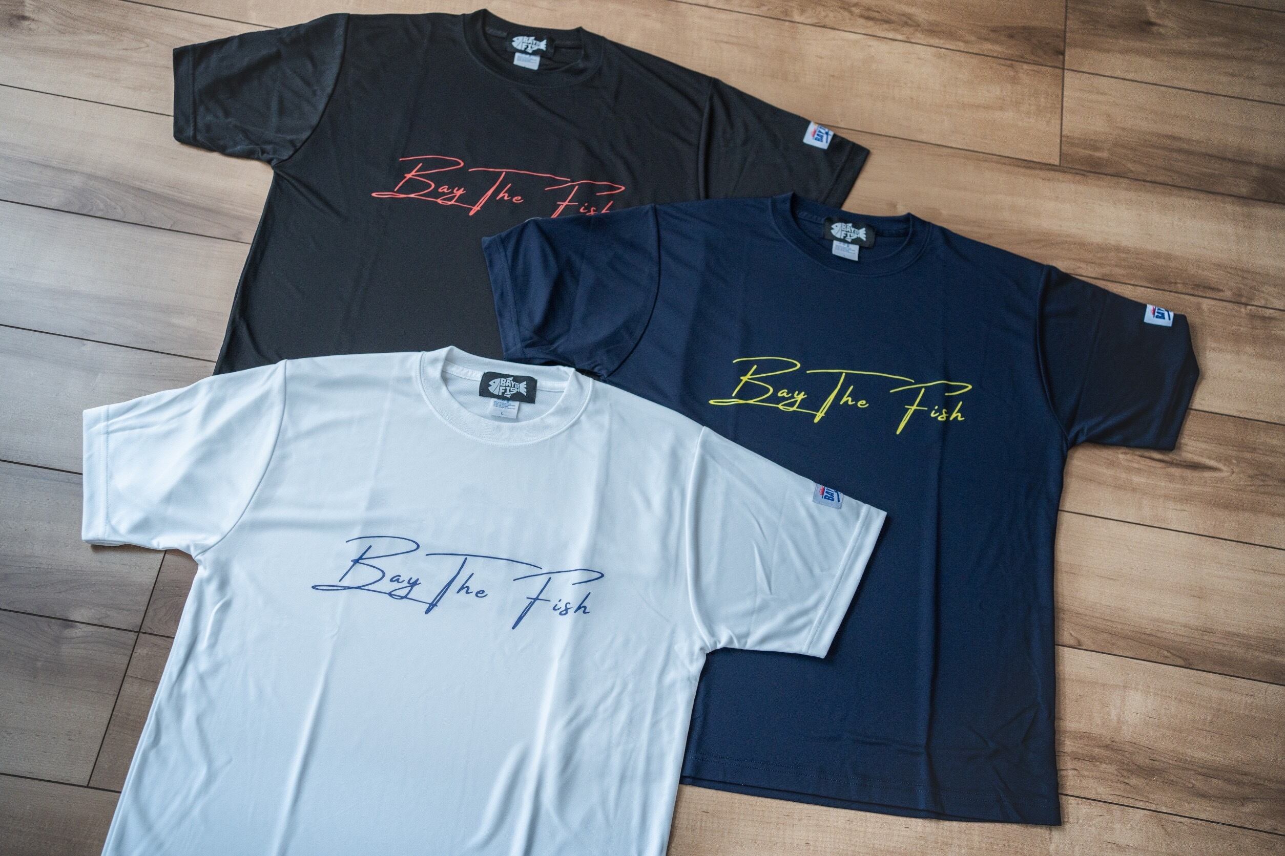 BAY THE FISH 4.7オンス ドライシルキータッチTシャツ | BAY THE FISH