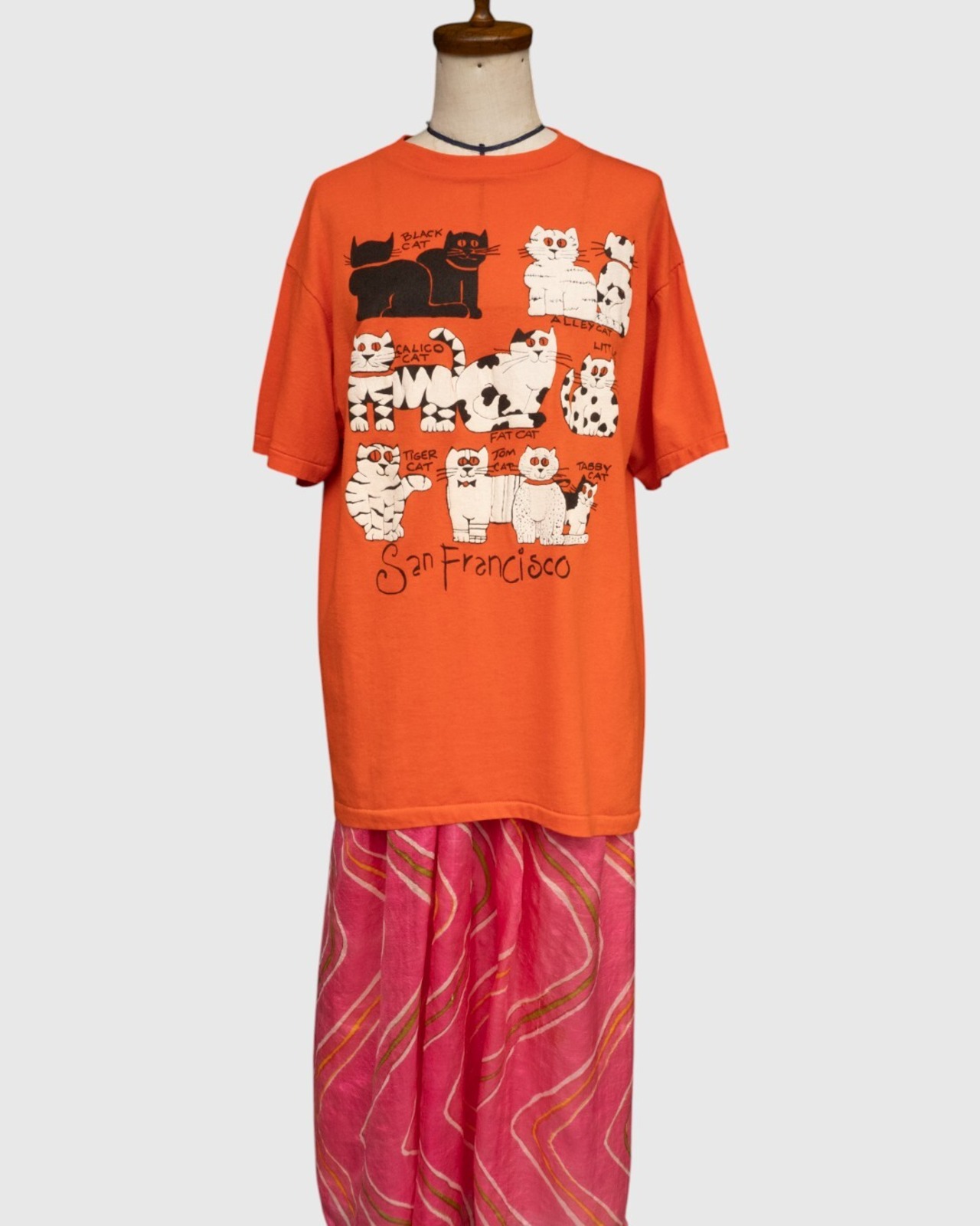 【古着】90’ｓSan Francisco土産 ねこ沢山発泡プリント オレンジT - 3