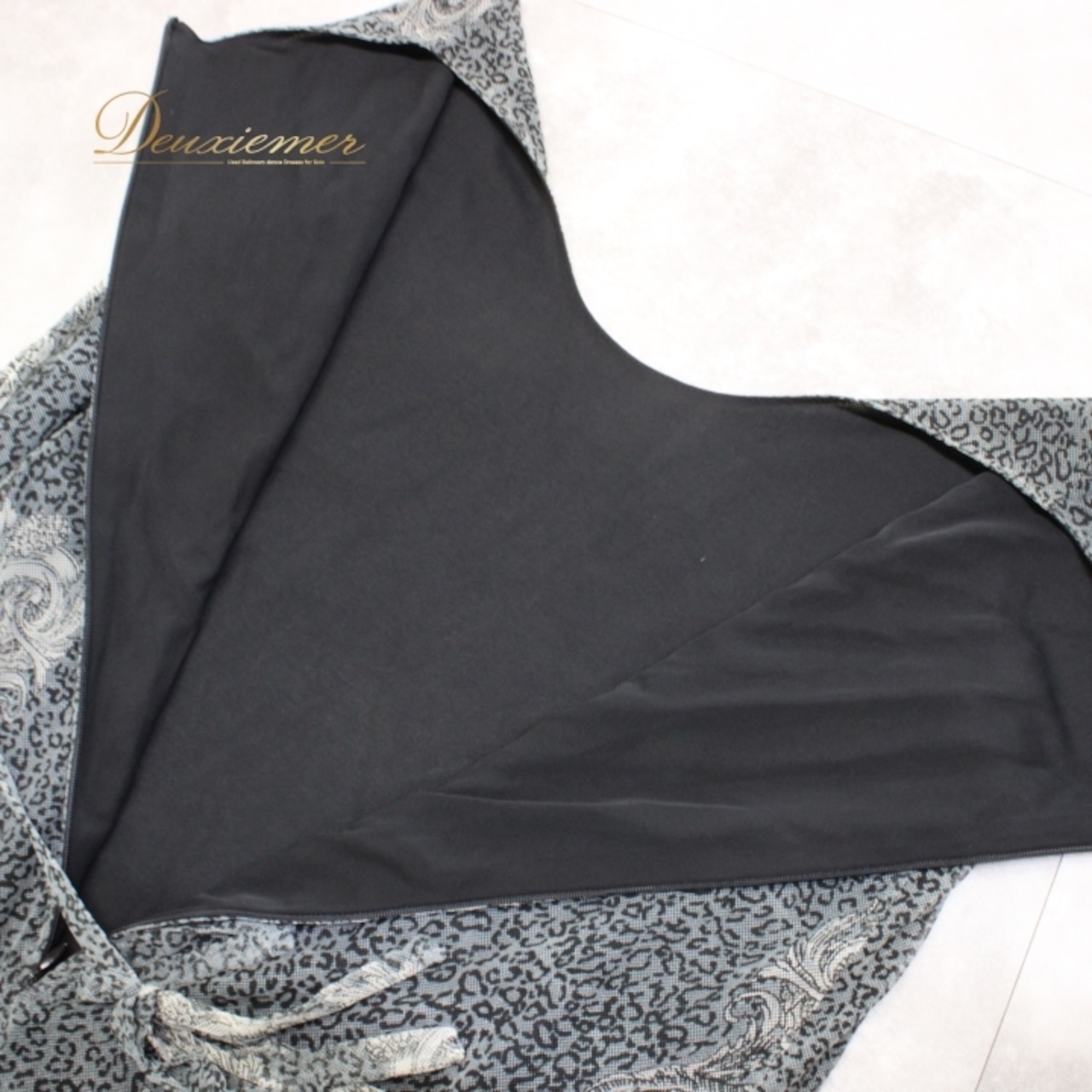 社交ダンス 衣装 スタンダード ドレス ワンピース レッスンウェア パーティドレス atelier eiko アトリエエイコ ブラック系 グレイ系 黒 ラインストーン 猫柄 おしゃれ エレガント フォーマル パーティー用 ステージ衣装 ダンスウェア ファッション フィット感 通気性 チュニック オーバーサイズ シースルー デザイン感 上品 レディース ストレッチ性 柔らかい 洗濯可