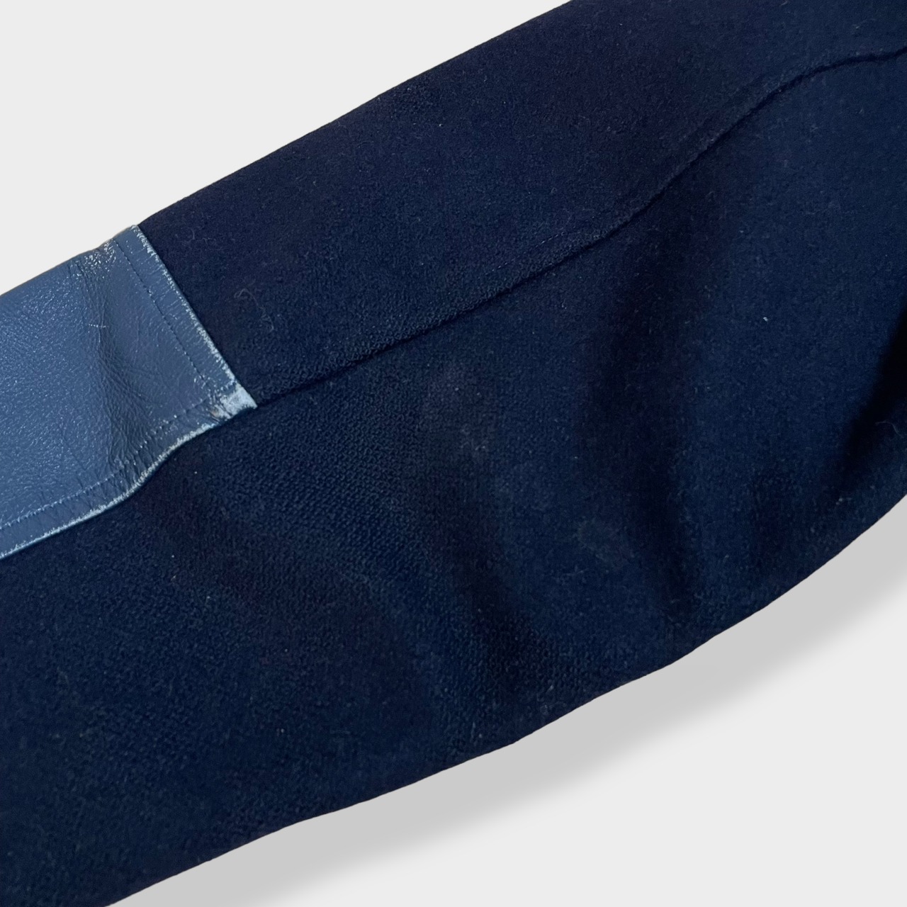 【KNOT by MIW】90s スタジャン 袖 肩 レザー 切替 アクセント tough 刺繍ロゴ ワンポイント バックロゴ 裏地キルティング L相当 ラインリブ 古着