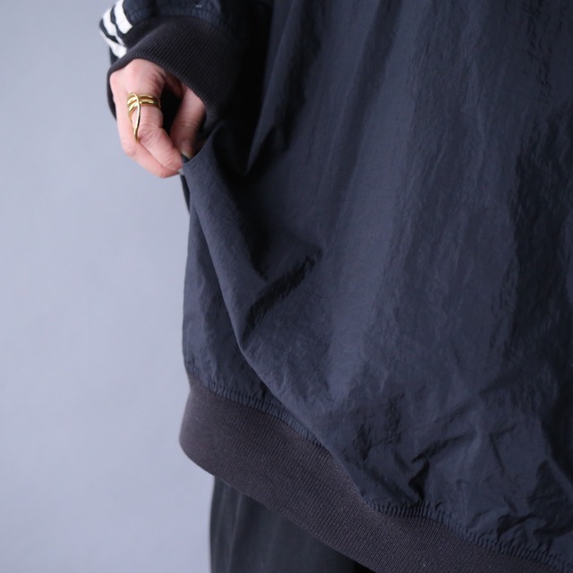 "adidas"  刺繍 logo over silhouette nylon pullover