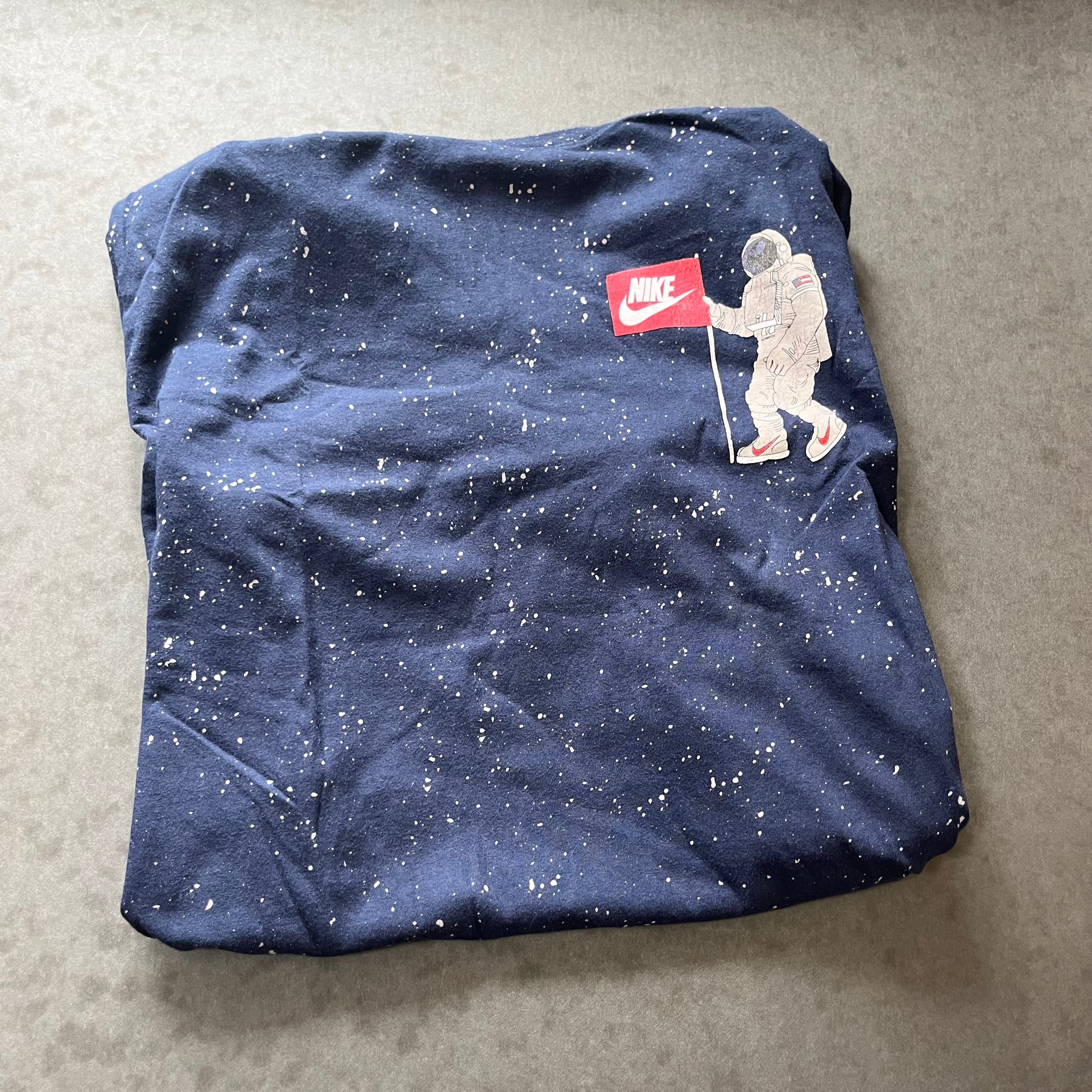 NIKE ナイキ 宇宙飛行士 Tシャツ | ACROSS THE RIVER