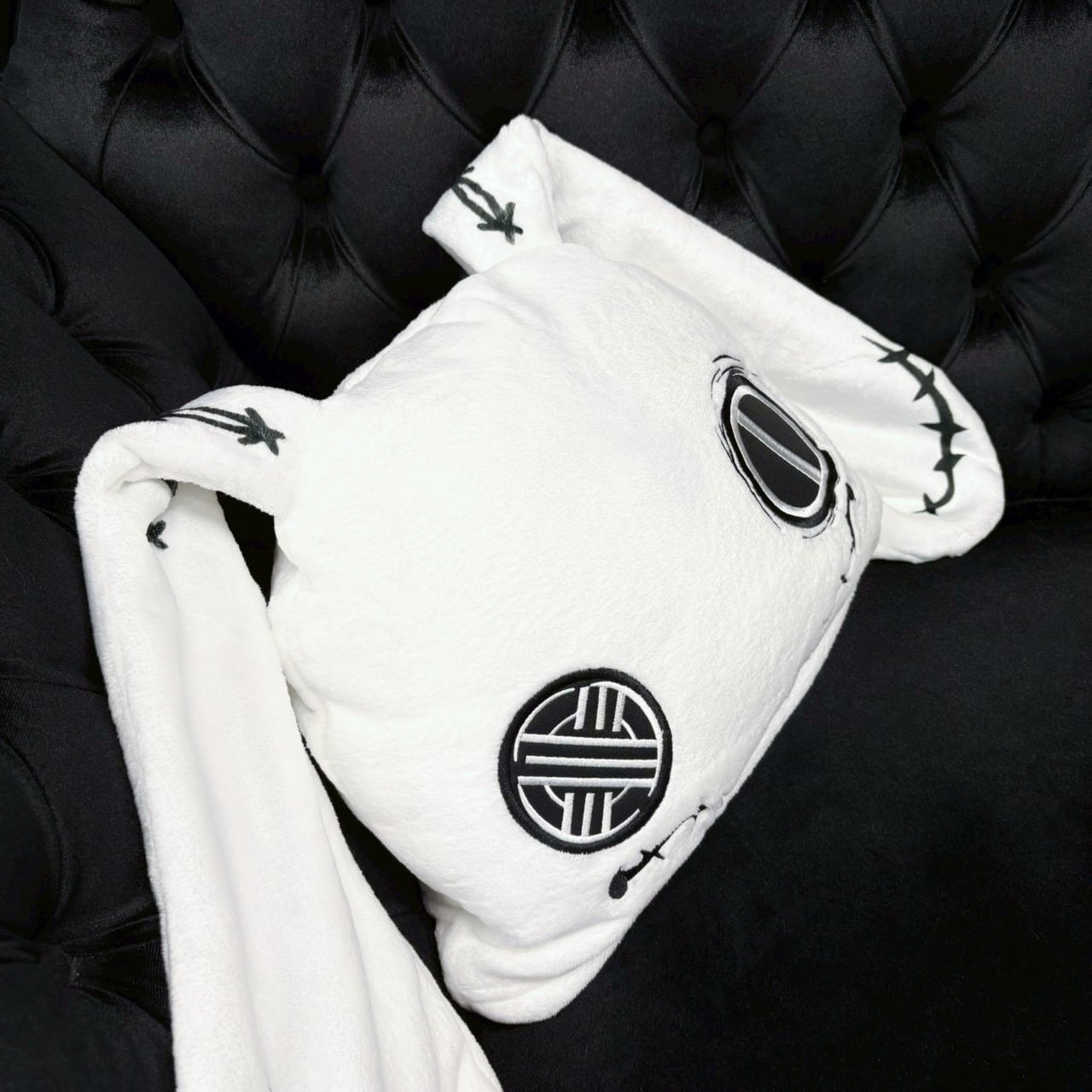 被れるNieRちゃんもこもこブランケット【クッション収納可】 | NIER