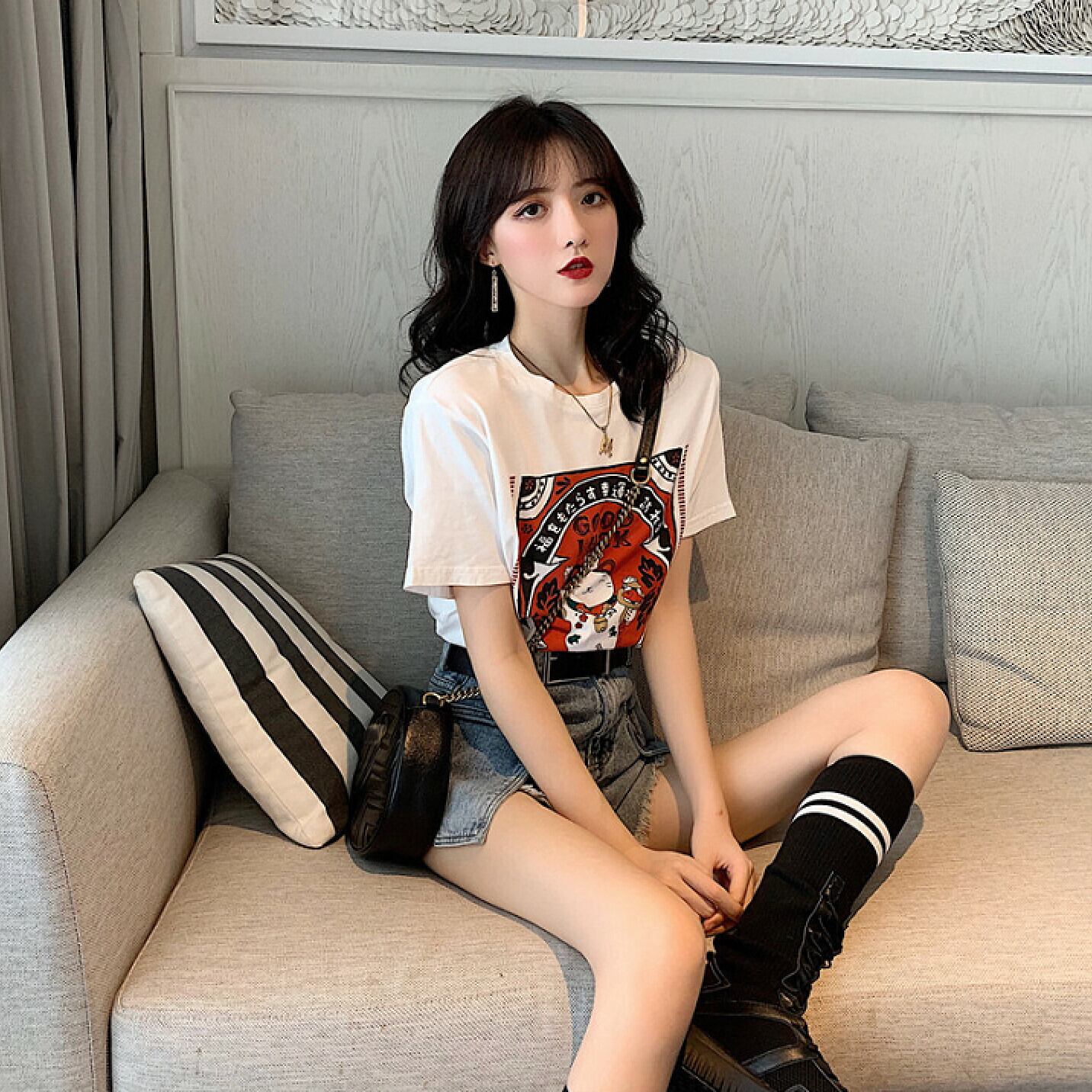 サマーレッドプリント柄Tシャツ ルーズブラックラウンドネックトップス レディース 夏物 Oネック ドラファッションホール46354642575