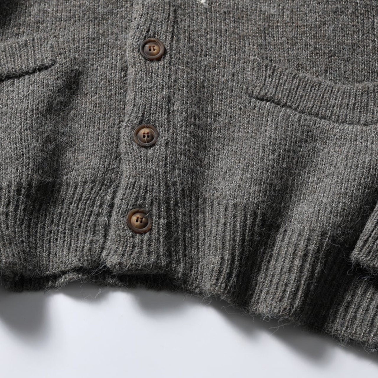 Bicolor v-neck knit cardigan 0405 - 9