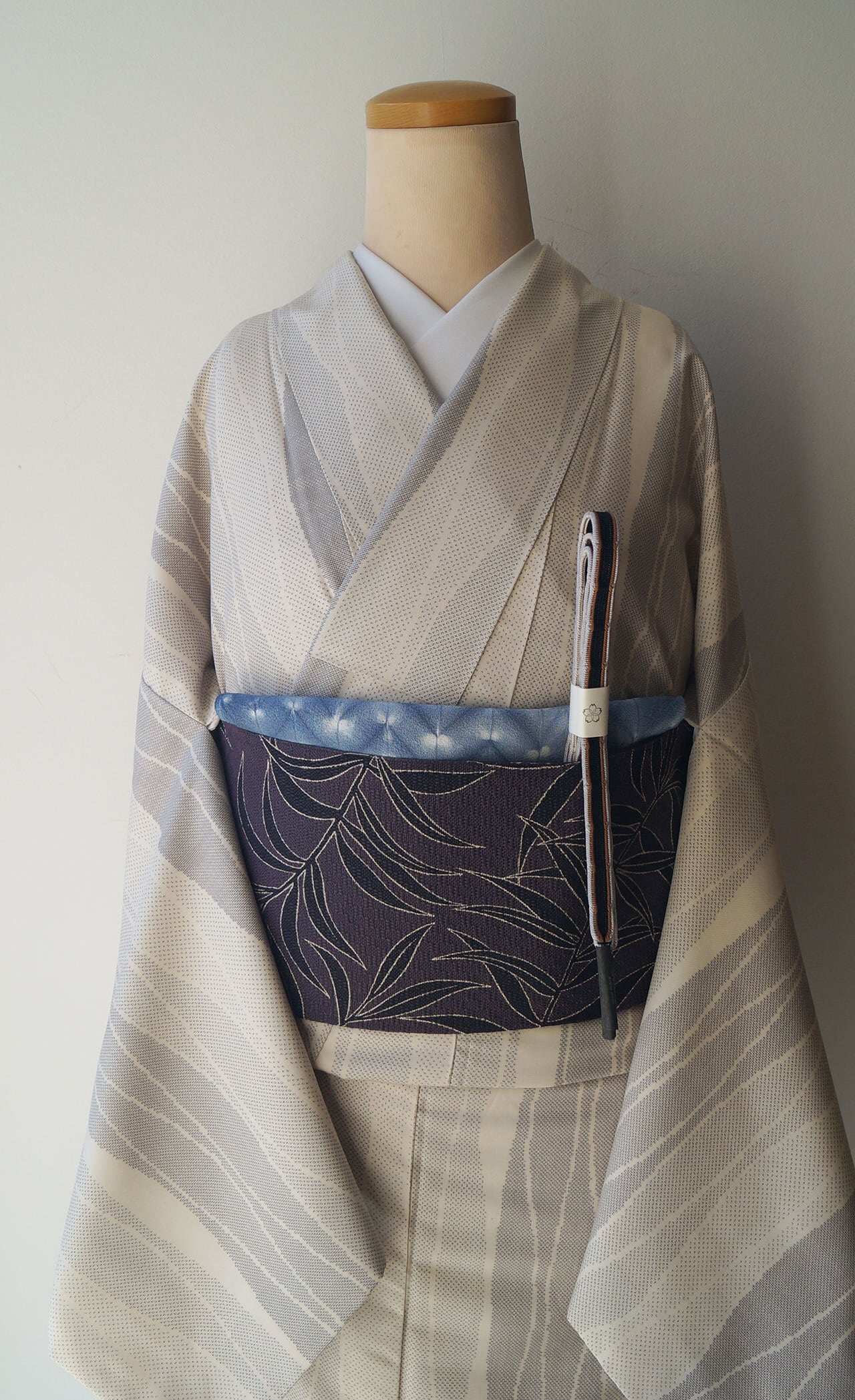 なごや帯】似せ紫色地 植物文 八寸紬なごや帯 | 大山キモノ・ちぇら