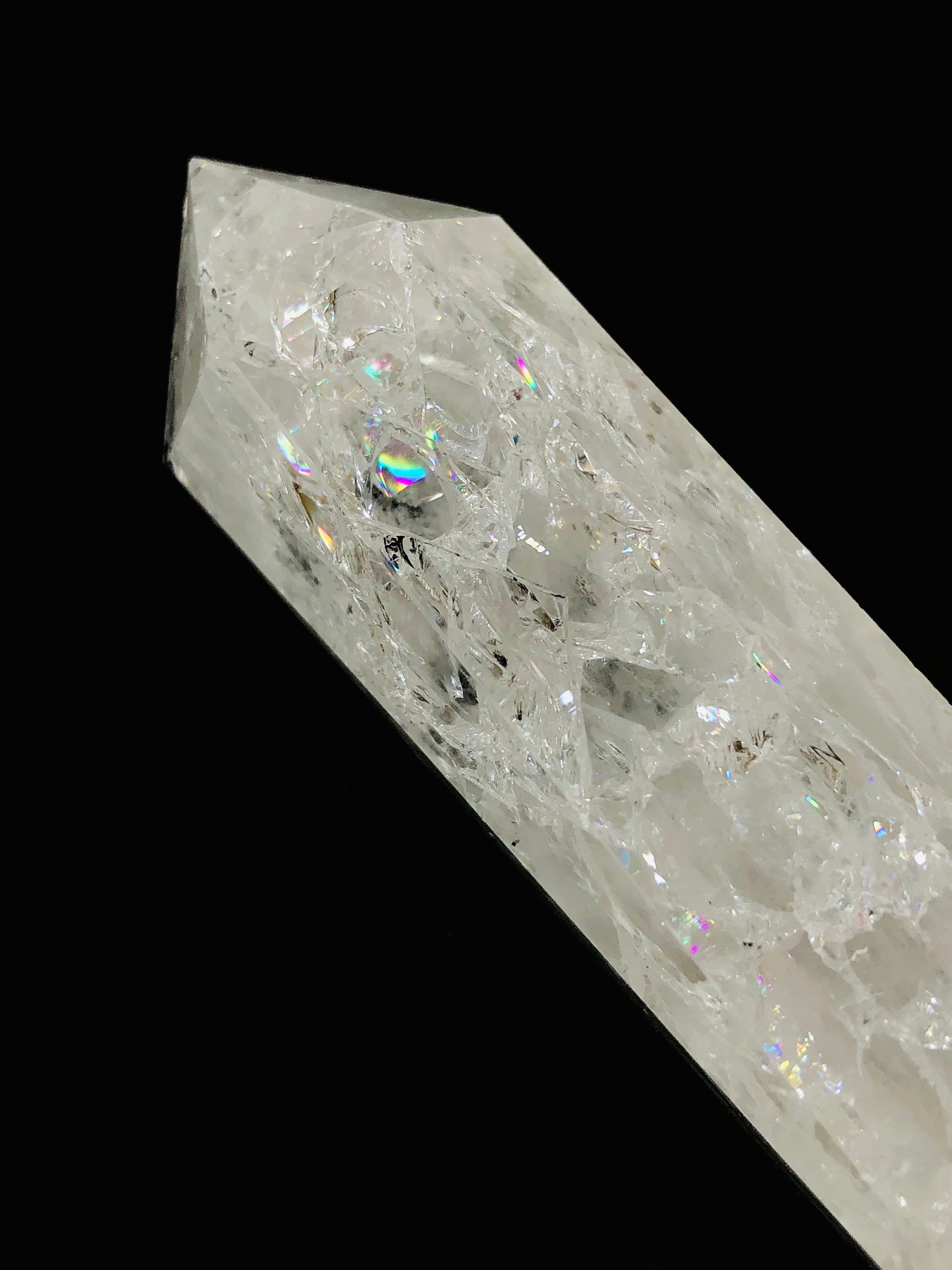 超激レア！美しいネオンカラーのクラック水晶！10.760ctもの稀少な逸品！ネオンカラー
