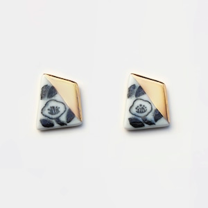 【eb2】Lサイズ 黒金 椿 イヤリング/ピアス/ノンホールピアス/樹脂ピアス