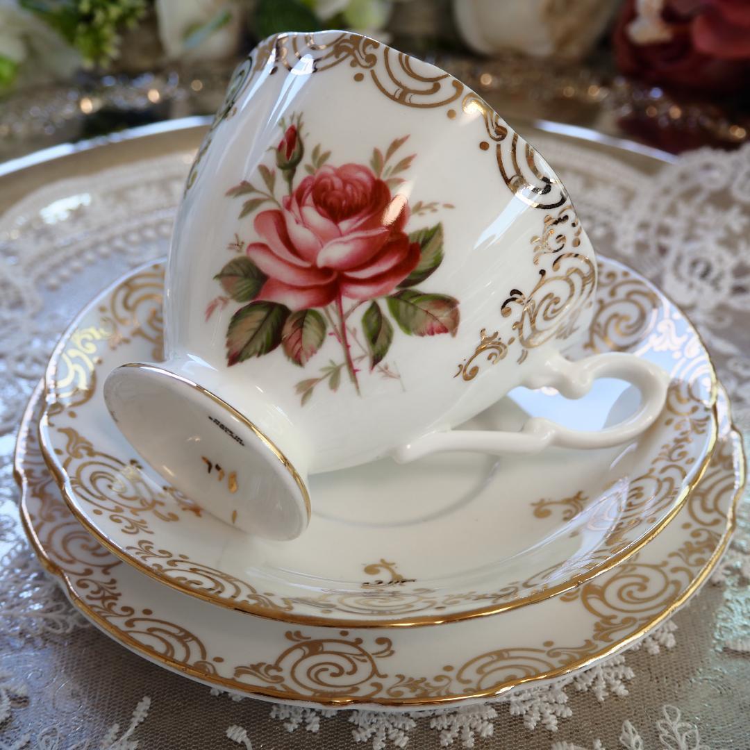 ☆美品☆ パラゴン ピオニーシェイプ カップ＆ソーサー コバルト