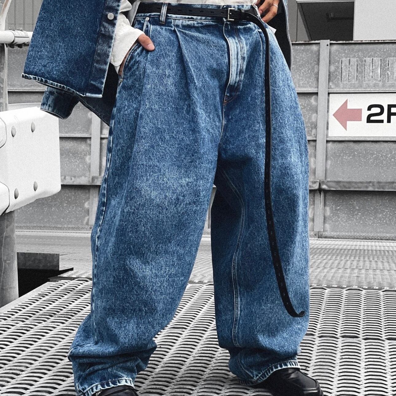 HED MAYNER】Pleated Denim(BLUE) | AYIN 