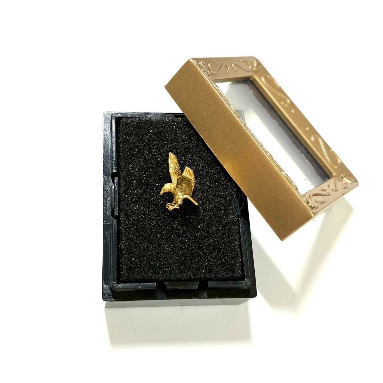 純金の鷲 約1g JUNGOLD 指先サイズの芸術品 額縁ケース付き【RNP01036