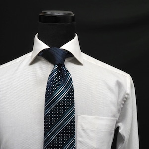 クレリックタイ|結び目で変化する日本製シルクネクタイ