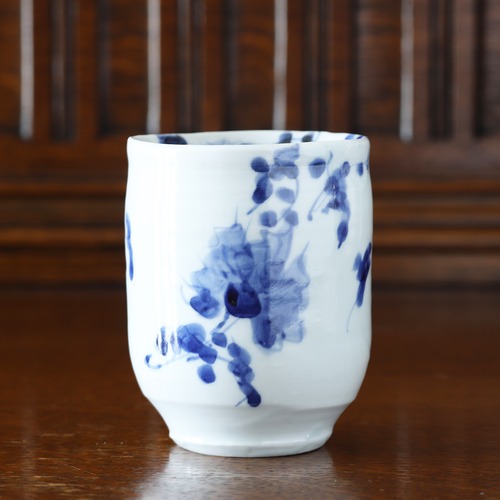 松尾貞一郎 作 有田焼 貞土窯 湯呑（染付唐草）｜No,250205-54