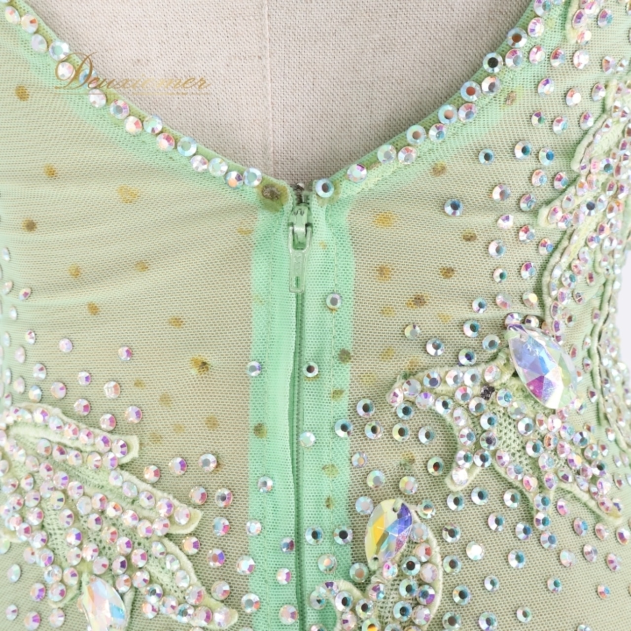 社交ダンス 衣装 スタンダードドレス ワンピース ドレス エメラルドグリーン 緑 黄緑 フロート デモ 競技 ダンス パーティ 発表会 綺麗 上品 明るい ゴージャス グリーン系 フェミニン おしゃれ モダンダンス コスチューム 華やか