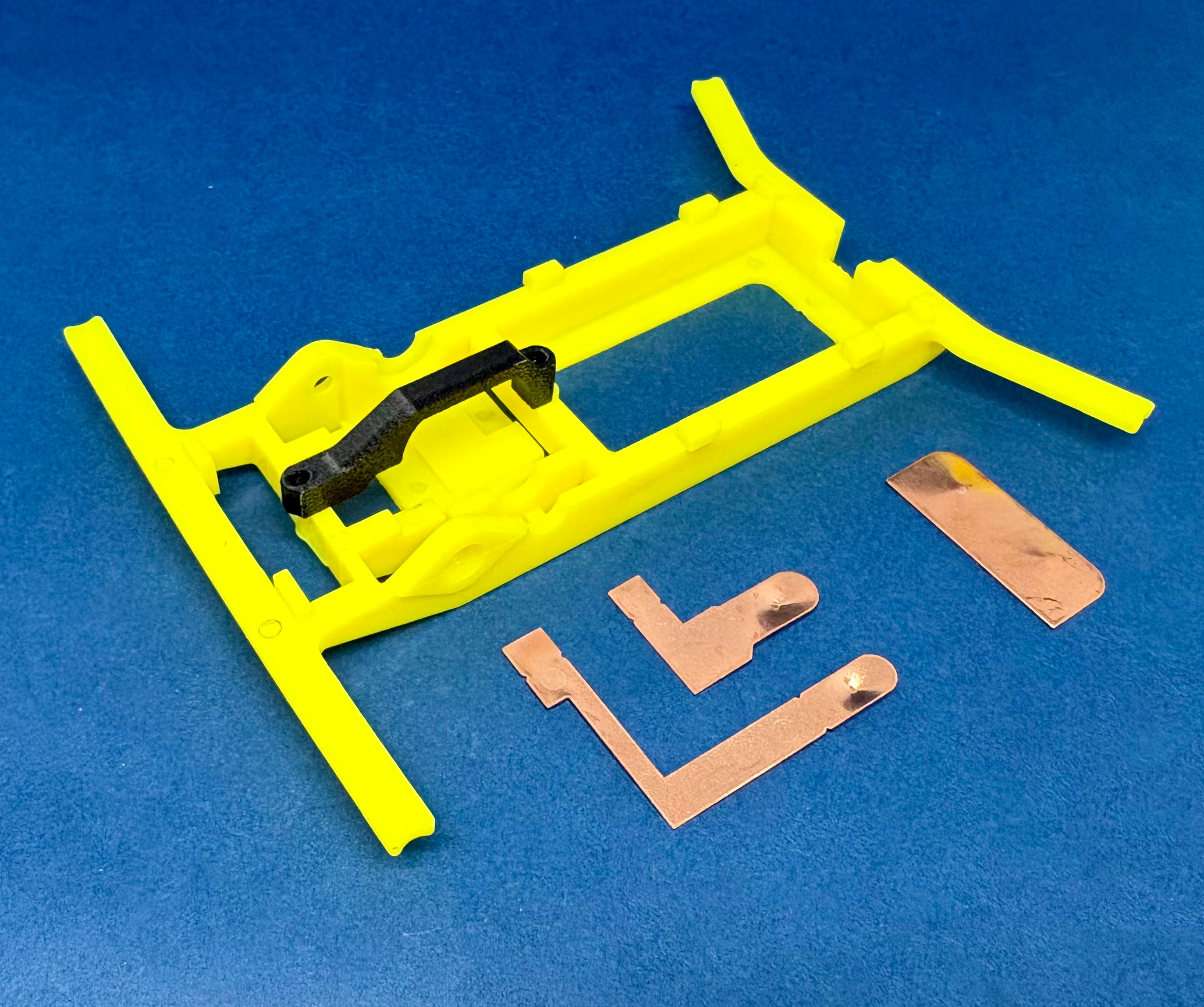 長期保管品ジャンク　京商F1シャーシボディ、パーツ各種　要概要欄確認 YS-0049 台湾製フェンスカー用シャーシ(旧式F2/ターミナル付き